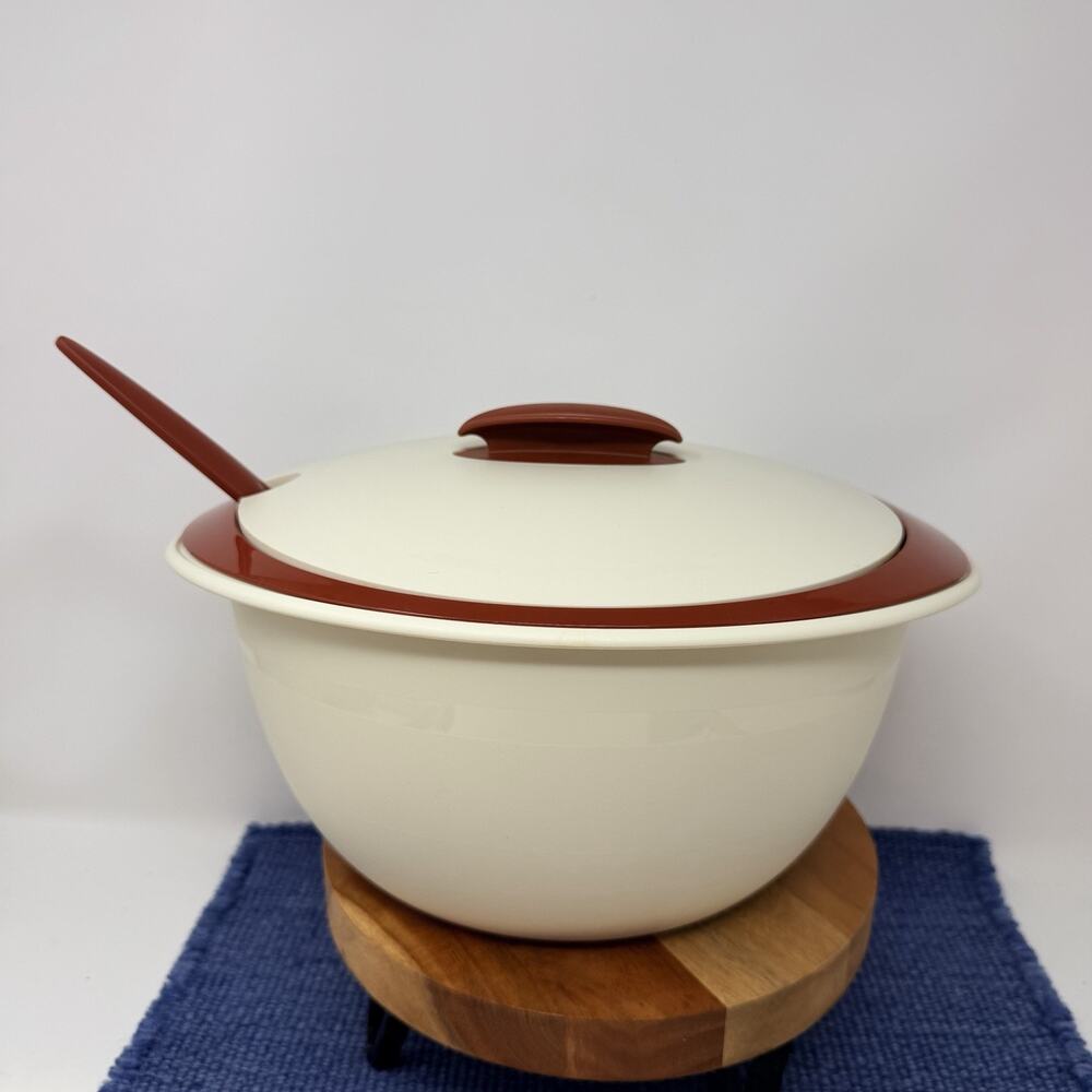 Vintage 4.3 L Tupperware Oval Insulated Bowl Server 4 pc With Lid Salads Dessert